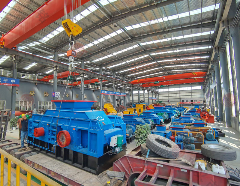 河南時(shí)產(chǎn)200噸對(duì)輥制砂機(jī)多少錢(qián)一臺(tái)？