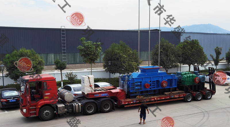 1810型全液壓對輥制砂機(jī)發(fā)往重慶