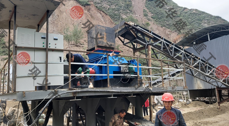 液壓對輥制砂機(jī)安裝現(xiàn)場